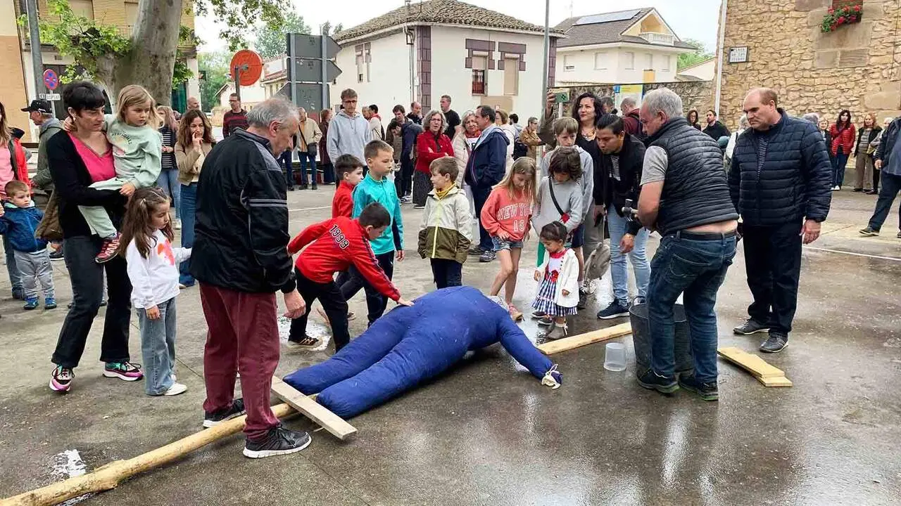 Murieta celebra la fiesta del 'mayo' con una chistorrada popular. Navarra.com