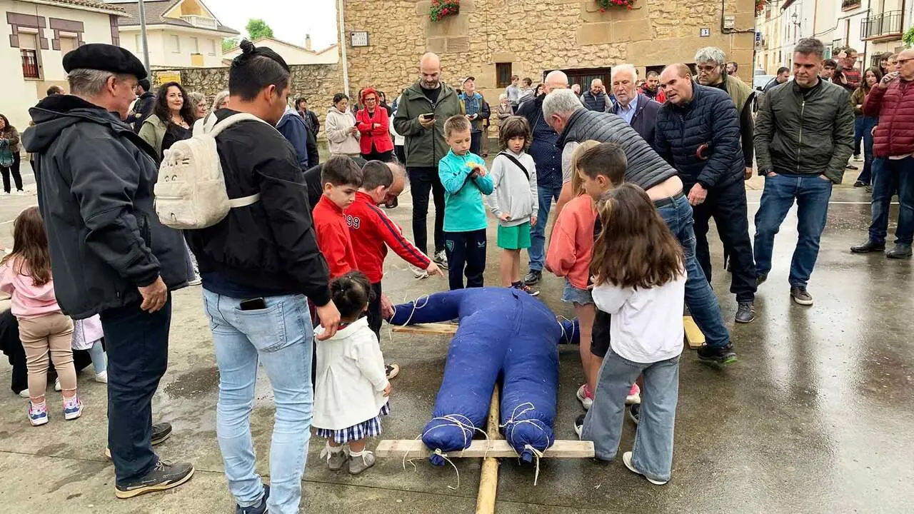 Murieta celebra la fiesta del 'mayo' con una chistorrada popular. Navarra.com
