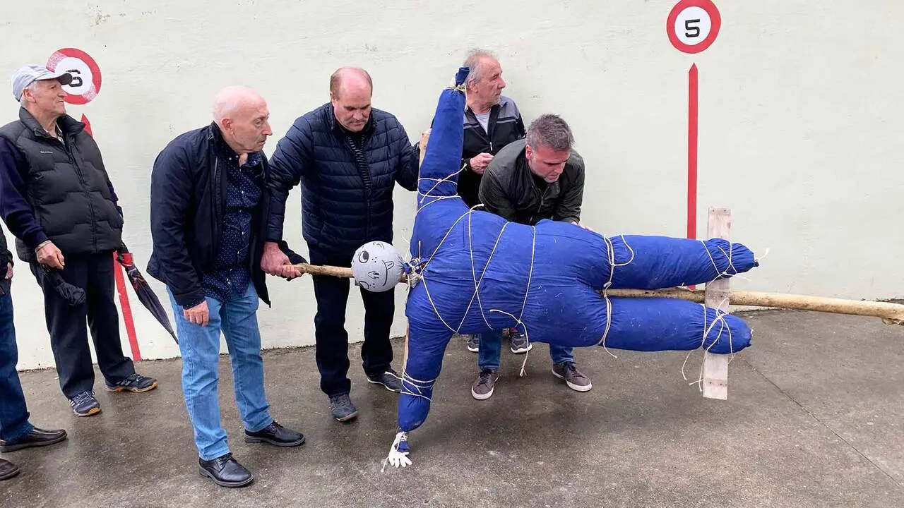 Murieta celebra la fiesta del 'mayo' con una chistorrada popular. Navarra.com