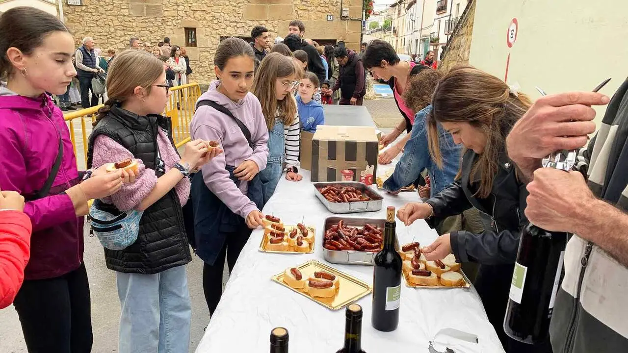 Murieta celebra la fiesta del 'mayo' con una chistorrada popular. Navarra.com
