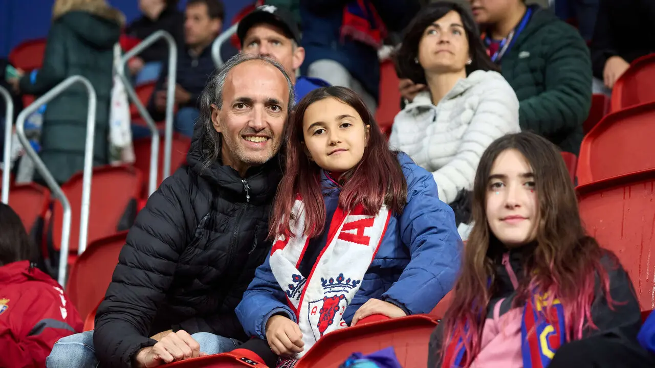 La grada del estadio de El Sadar durante el partido de La Liga EA Sports entre CA Osasuna y FC Barcelona disputado en Pamplona. I&Ntilde;IGO ALZUGARAY