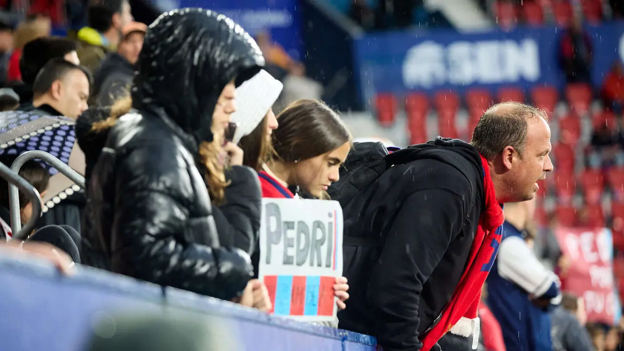 La grada del estadio de El Sadar durante el partido de La Liga EA Sports entre CA Osasuna y FC Barcelona disputado en Pamplona. I&Ntilde;IGO ALZUGARAY