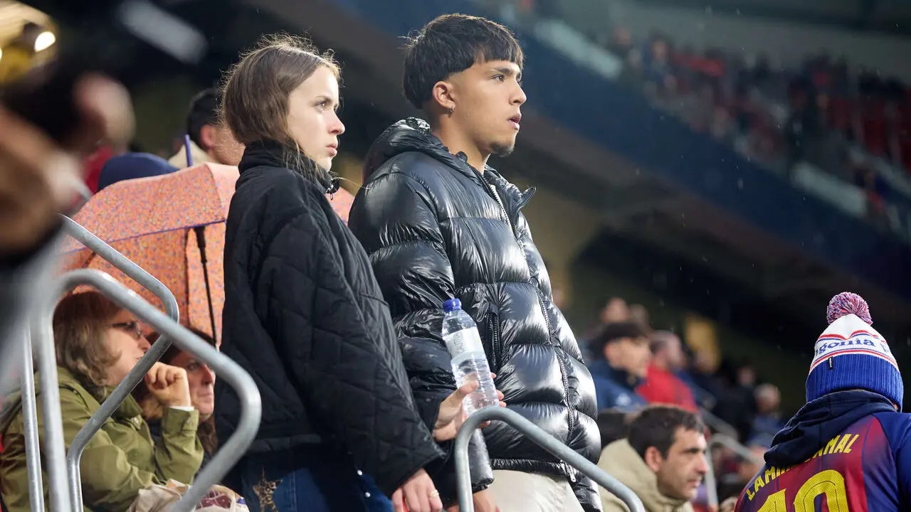 La grada del estadio de El Sadar durante el partido de La Liga EA Sports entre CA Osasuna y FC Barcelona disputado en Pamplona. I&Ntilde;IGO ALZUGARAY