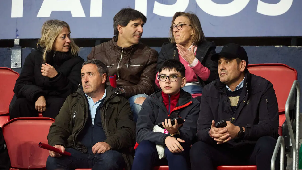 La grada del estadio de El Sadar durante el partido de La Liga EA Sports entre CA Osasuna y FC Barcelona disputado en Pamplona. I&Ntilde;IGO ALZUGARAY