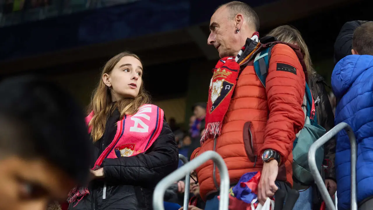 La grada del estadio de El Sadar durante el partido de La Liga EA Sports entre CA Osasuna y FC Barcelona disputado en Pamplona. I&Ntilde;IGO ALZUGARAY