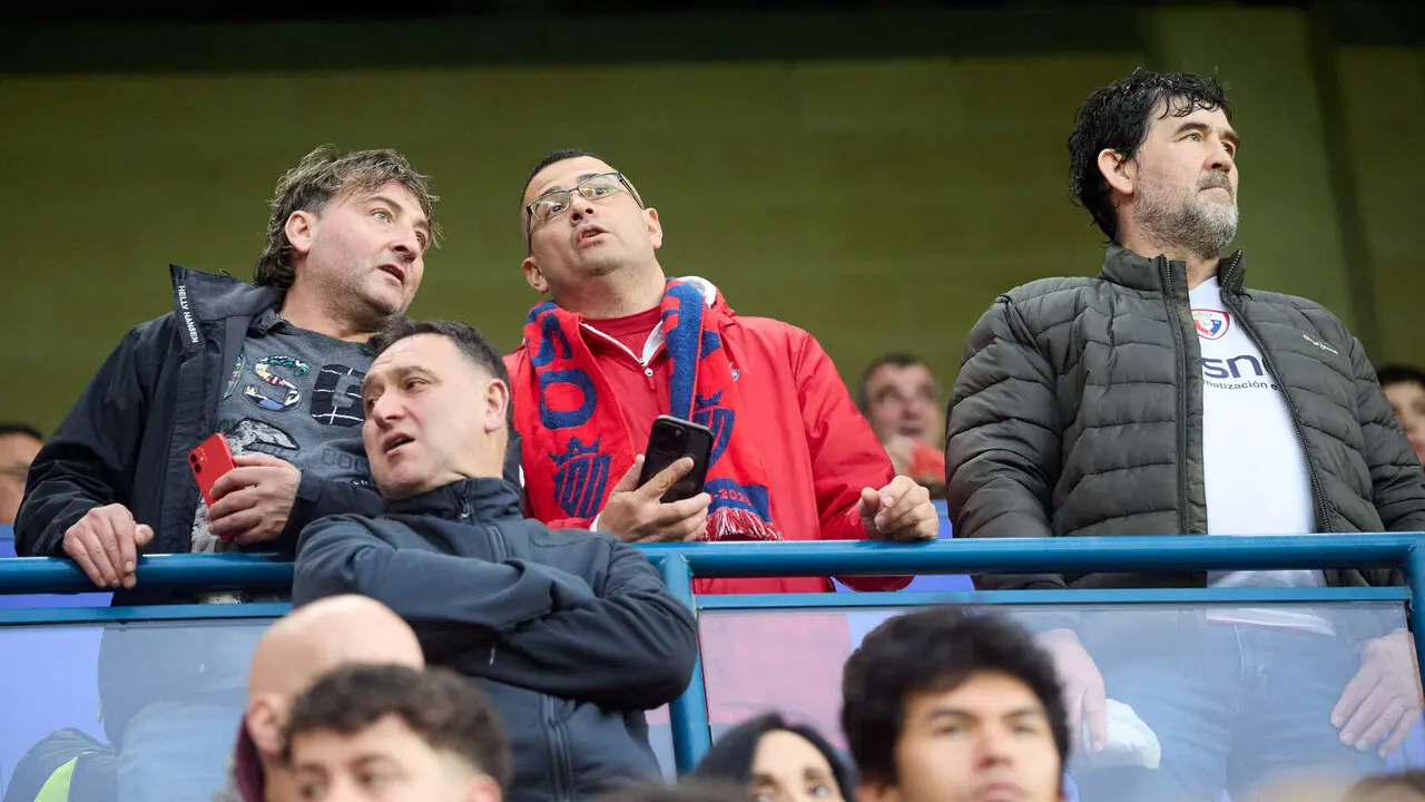 La grada del estadio de El Sadar durante el partido de La Liga EA Sports entre CA Osasuna y FC Barcelona disputado en Pamplona. I&Ntilde;IGO ALZUGARAY