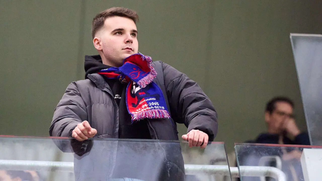 La grada del estadio de El Sadar durante el partido de La Liga EA Sports entre CA Osasuna y FC Barcelona disputado en Pamplona. I&Ntilde;IGO ALZUGARAY