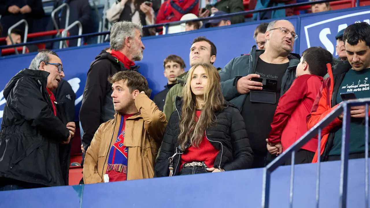 La grada del estadio de El Sadar durante el partido de La Liga EA Sports entre CA Osasuna y FC Barcelona disputado en Pamplona. I&Ntilde;IGO ALZUGARAY