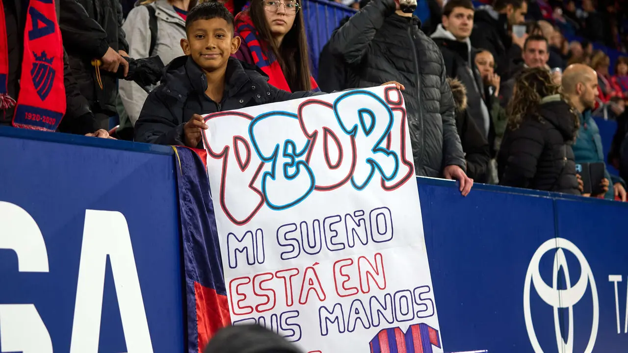 La grada del estadio de El Sadar durante el partido de La Liga EA Sports entre CA Osasuna y FC Barcelona disputado en Pamplona. I&Ntilde;IGO ALZUGARAY