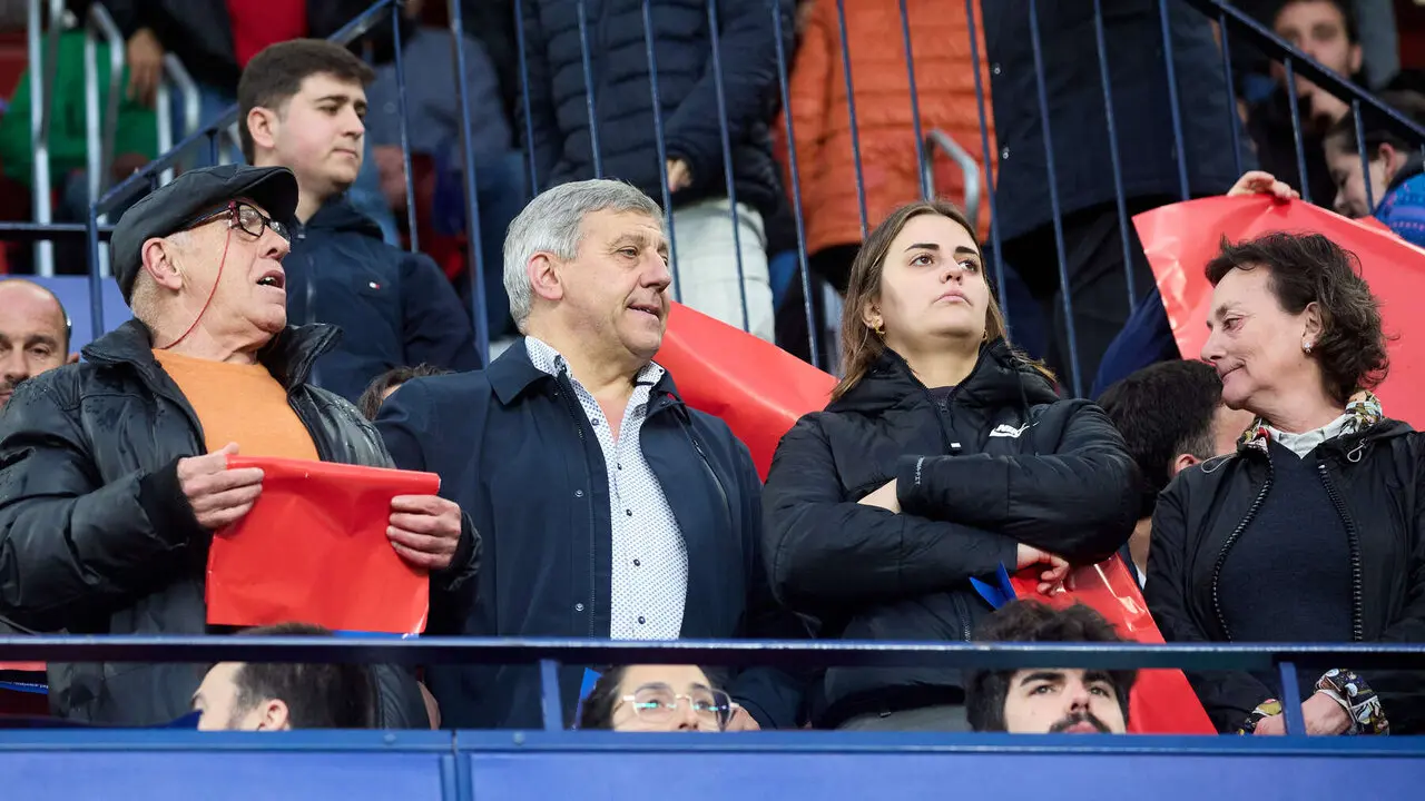 La grada del estadio de El Sadar durante el partido de La Liga EA Sports entre CA Osasuna y FC Barcelona disputado en Pamplona. I&Ntilde;IGO ALZUGARAY