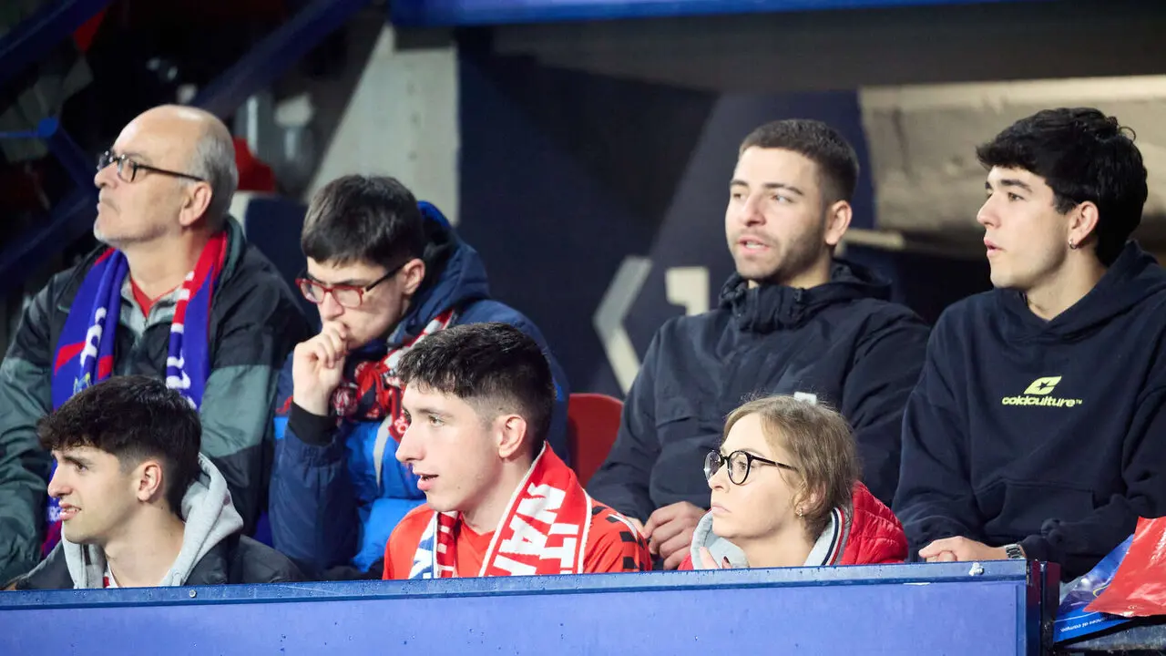 La grada del estadio de El Sadar durante el partido de La Liga EA Sports entre CA Osasuna y FC Barcelona disputado en Pamplona. I&Ntilde;IGO ALZUGARAY