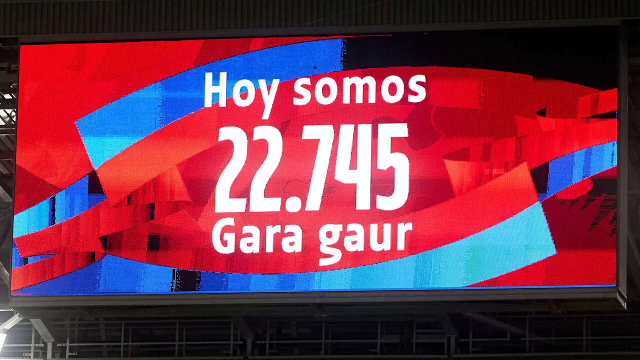 La grada del estadio de El Sadar durante el partido de La Liga EA Sports entre CA Osasuna y FC Barcelona disputado en Pamplona. I&Ntilde;IGO ALZUGARAY