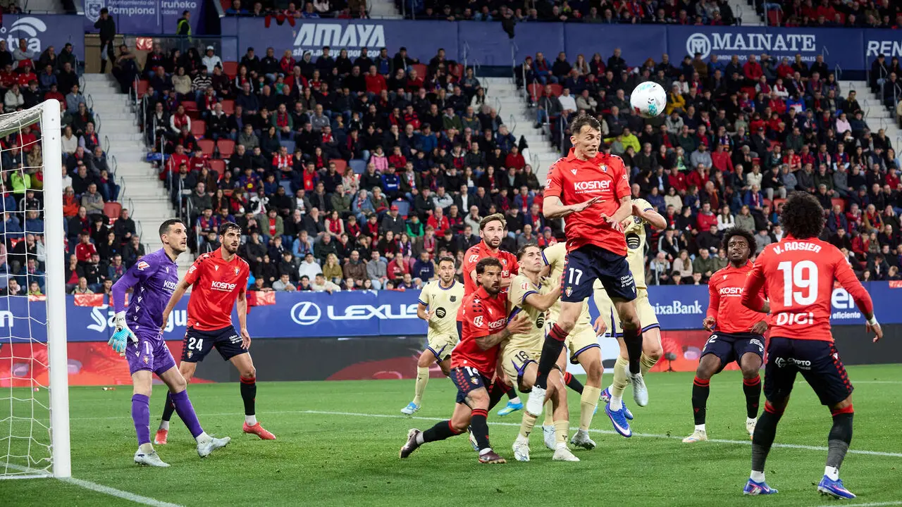Partido de La Liga EA Sports entre CA Osasuna y FC Barcelona disputado en el estadio de El Sadar en Pamplona. I&Ntilde;IGO ALZUGARAY
