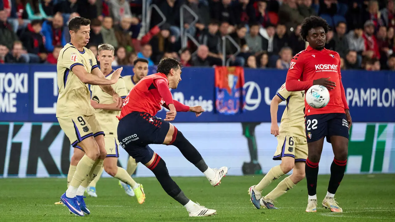 Partido de La Liga EA Sports entre CA Osasuna y FC Barcelona disputado en el estadio de El Sadar en Pamplona. I&Ntilde;IGO ALZUGARAY