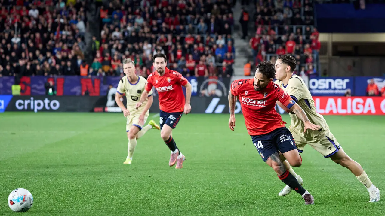 Partido de La Liga EA Sports entre CA Osasuna y FC Barcelona disputado en el estadio de El Sadar en Pamplona. I&Ntilde;IGO ALZUGARAY