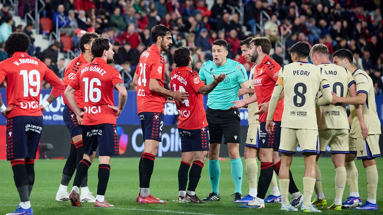 Partido de La Liga EA Sports entre CA Osasuna y FC Barcelona disputado en el estadio de El Sadar en Pamplona. I&Ntilde;IGO ALZUGARAY