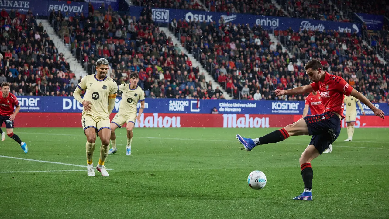 Partido de La Liga EA Sports entre CA Osasuna y FC Barcelona disputado en el estadio de El Sadar en Pamplona. I&Ntilde;IGO ALZUGARAY