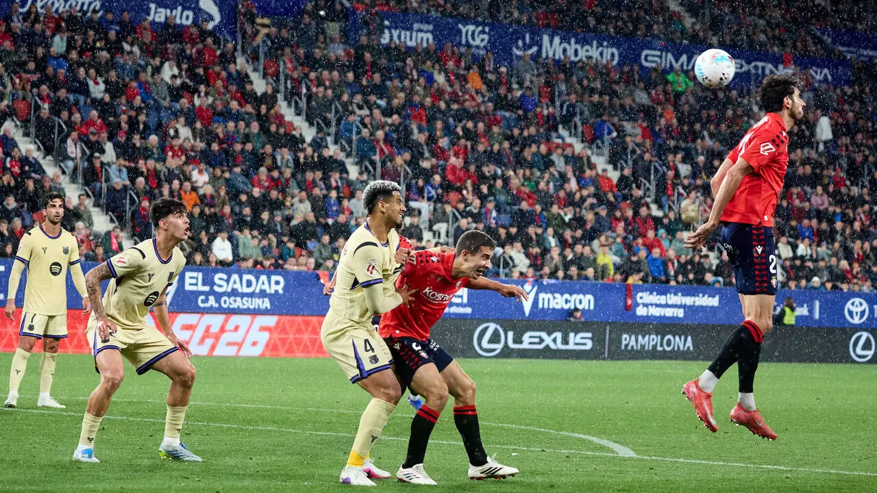 Partido de La Liga EA Sports entre CA Osasuna y FC Barcelona disputado en el estadio de El Sadar en Pamplona. I&Ntilde;IGO ALZUGARAY