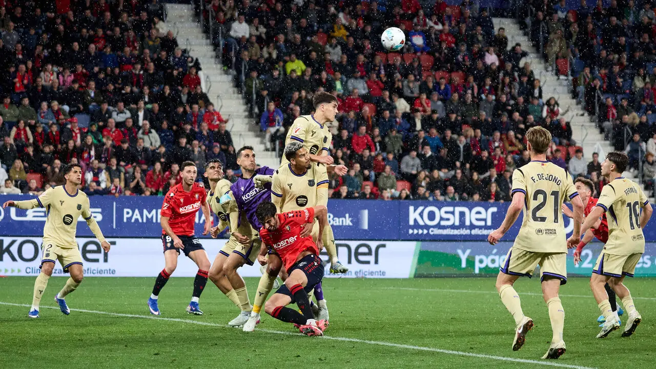 Partido de La Liga EA Sports entre CA Osasuna y FC Barcelona disputado en el estadio de El Sadar en Pamplona. I&Ntilde;IGO ALZUGARAY