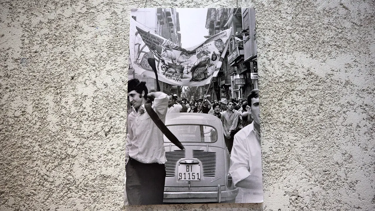Exposici&oacute;n fotogr&aacute;fica de la Pe&ntilde;a Irrintzi en el Palacio Condestable de Pamplona con motivo de su 75 aniversario. I&Ntilde;IGO ALZUGARAY