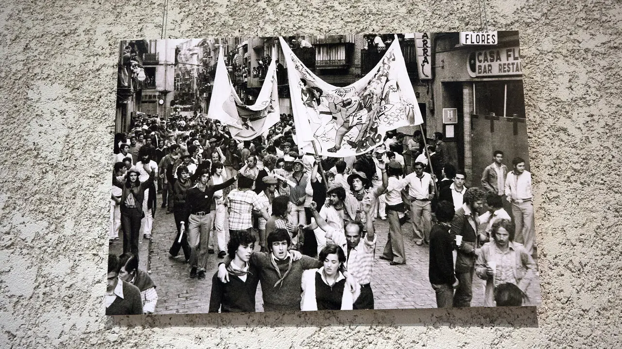 Exposici&oacute;n fotogr&aacute;fica de la Pe&ntilde;a Irrintzi en el Palacio Condestable de Pamplona con motivo de su 75 aniversario. I&Ntilde;IGO ALZUGARAY