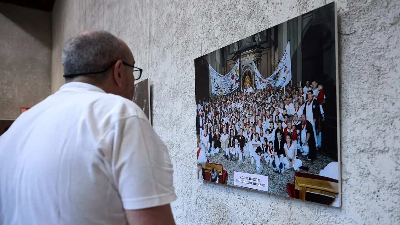 Exposici&oacute;n fotogr&aacute;fica de la Pe&ntilde;a Irrintzi en el Palacio Condestable de Pamplona con motivo de su 75 aniversario. I&Ntilde;IGO ALZUGARAY