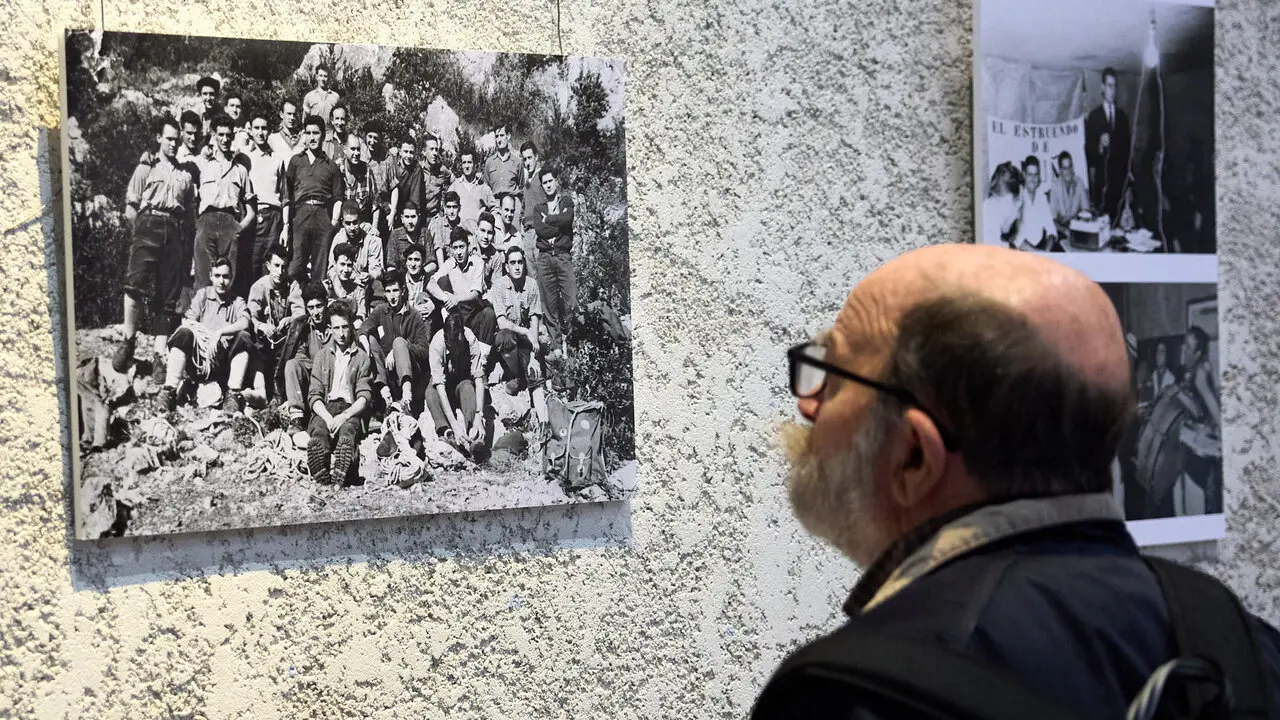 Exposici&oacute;n fotogr&aacute;fica de la Pe&ntilde;a Irrintzi en el Palacio Condestable de Pamplona con motivo de su 75 aniversario. I&Ntilde;IGO ALZUGARAY