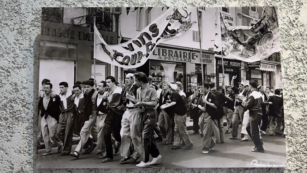 Exposici&oacute;n fotogr&aacute;fica de la Pe&ntilde;a Irrintzi en el Palacio Condestable de Pamplona con motivo de su 75 aniversario. I&Ntilde;IGO ALZUGARAY