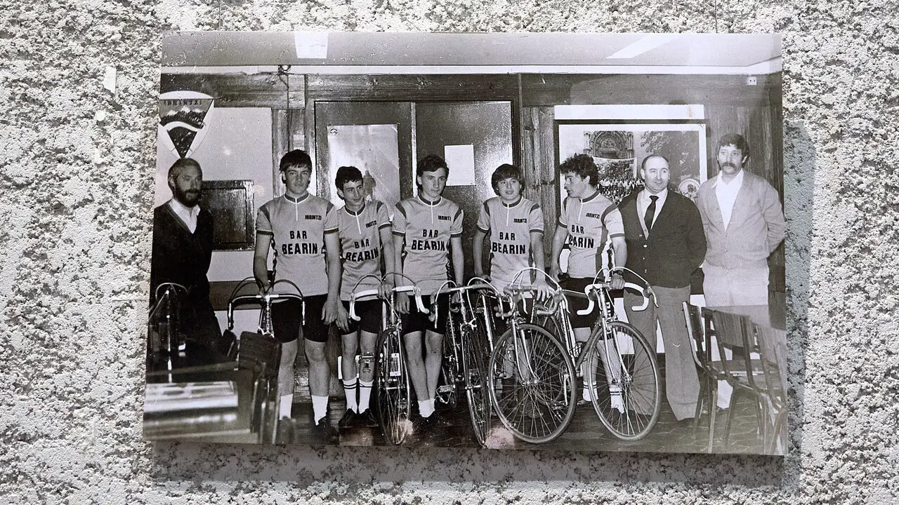Exposici&oacute;n fotogr&aacute;fica de la Pe&ntilde;a Irrintzi en el Palacio Condestable de Pamplona con motivo de su 75 aniversario. I&Ntilde;IGO ALZUGARAY
