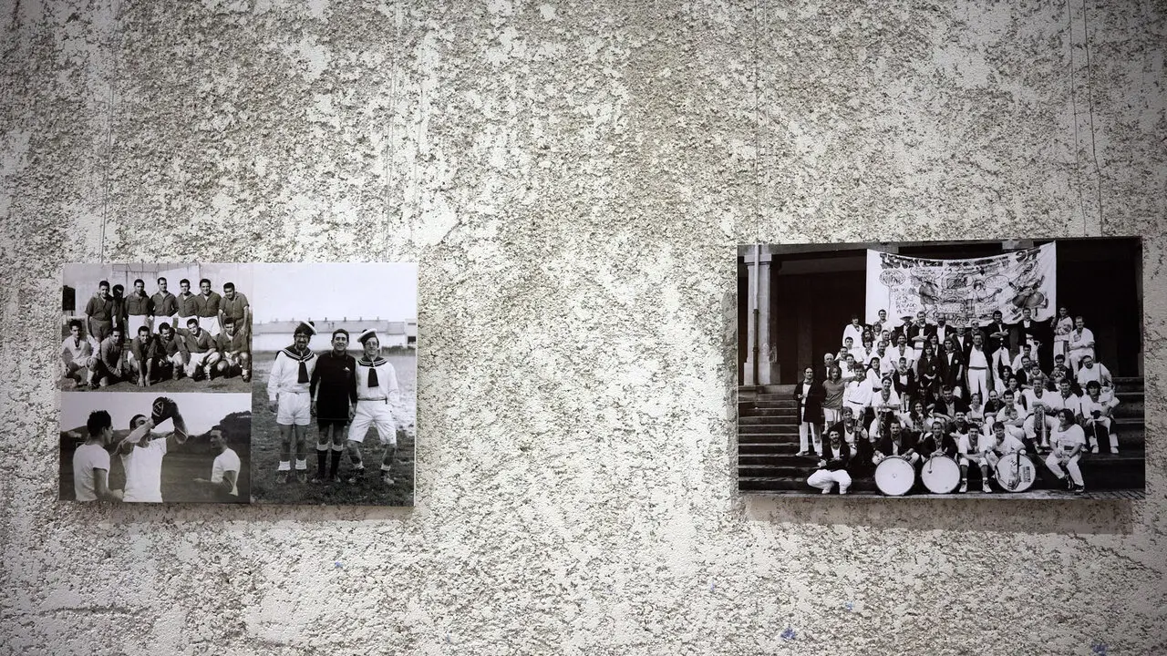 Exposici&oacute;n fotogr&aacute;fica de la Pe&ntilde;a Irrintzi en el Palacio Condestable de Pamplona con motivo de su 75 aniversario. I&Ntilde;IGO ALZUGARAY