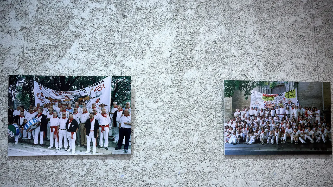 Exposici&oacute;n fotogr&aacute;fica de la Pe&ntilde;a Irrintzi en el Palacio Condestable de Pamplona con motivo de su 75 aniversario. I&Ntilde;IGO ALZUGARAY