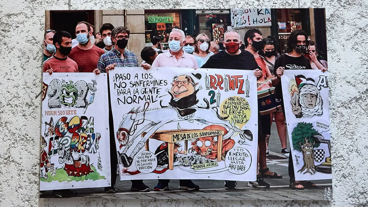 Exposici&oacute;n fotogr&aacute;fica de la Pe&ntilde;a Irrintzi en el Palacio Condestable de Pamplona con motivo de su 75 aniversario. I&Ntilde;IGO ALZUGARAY