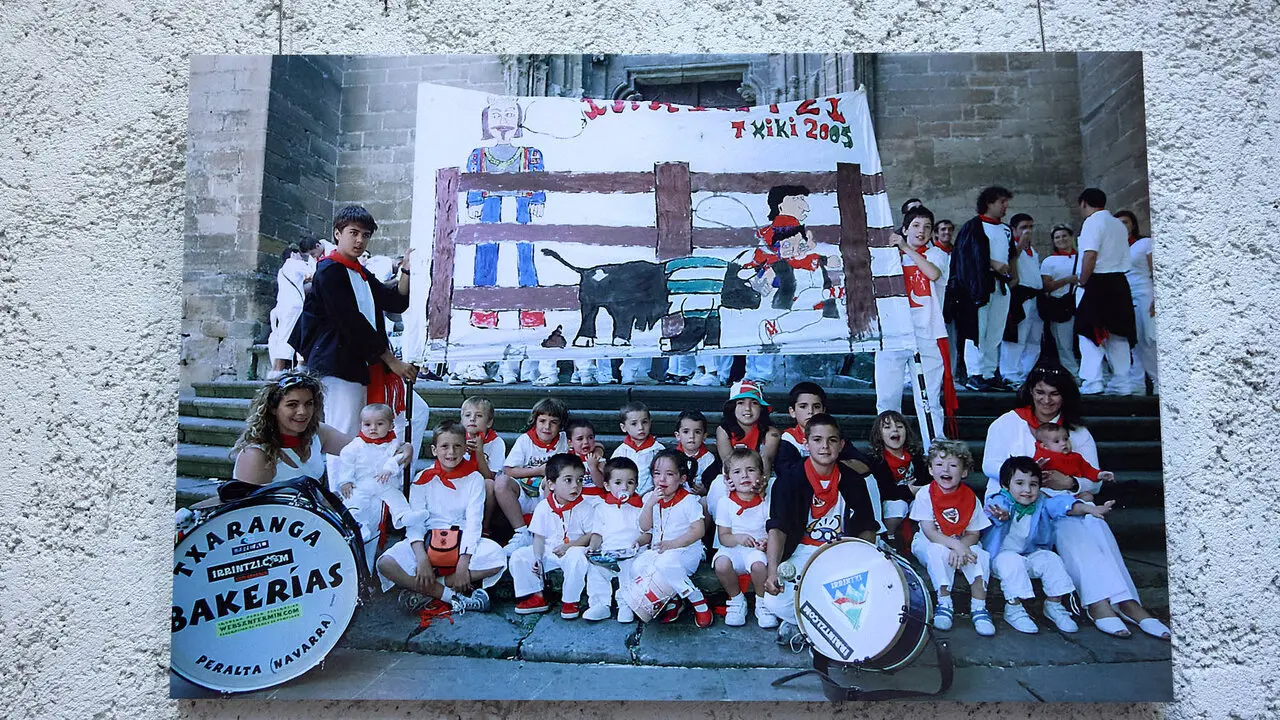 Exposici&oacute;n fotogr&aacute;fica de la Pe&ntilde;a Irrintzi en el Palacio Condestable de Pamplona con motivo de su 75 aniversario. I&Ntilde;IGO ALZUGARAY