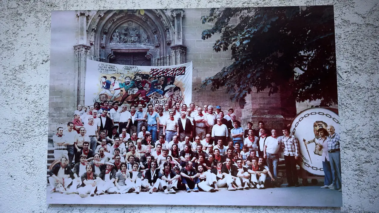 Exposici&oacute;n fotogr&aacute;fica de la Pe&ntilde;a Irrintzi en el Palacio Condestable de Pamplona con motivo de su 75 aniversario. I&Ntilde;IGO ALZUGARAY