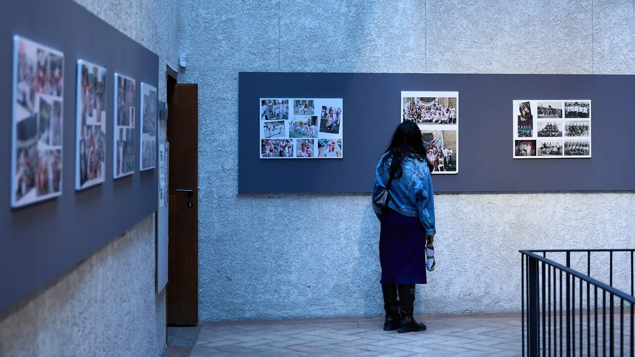 Exposici&oacute;n fotogr&aacute;fica de la Pe&ntilde;a Irrintzi en el Palacio Condestable de Pamplona con motivo de su 75 aniversario. I&Ntilde;IGO ALZUGARAY