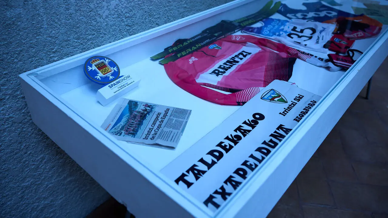 Exposici&oacute;n fotogr&aacute;fica de la Pe&ntilde;a Irrintzi en el Palacio Condestable de Pamplona con motivo de su 75 aniversario. I&Ntilde;IGO ALZUGARAY