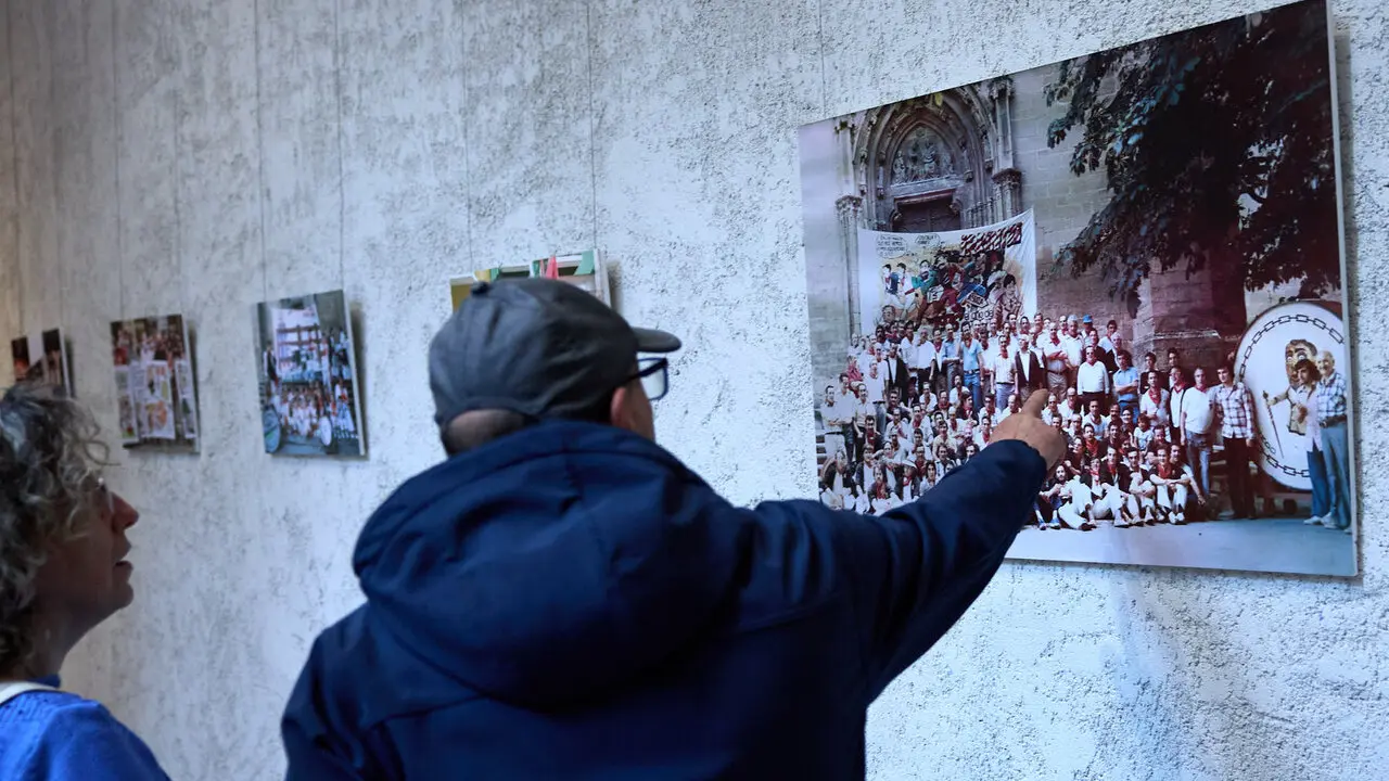 Exposici&oacute;n fotogr&aacute;fica de la Pe&ntilde;a Irrintzi en el Palacio Condestable de Pamplona con motivo de su 75 aniversario. I&Ntilde;IGO ALZUGARAY
