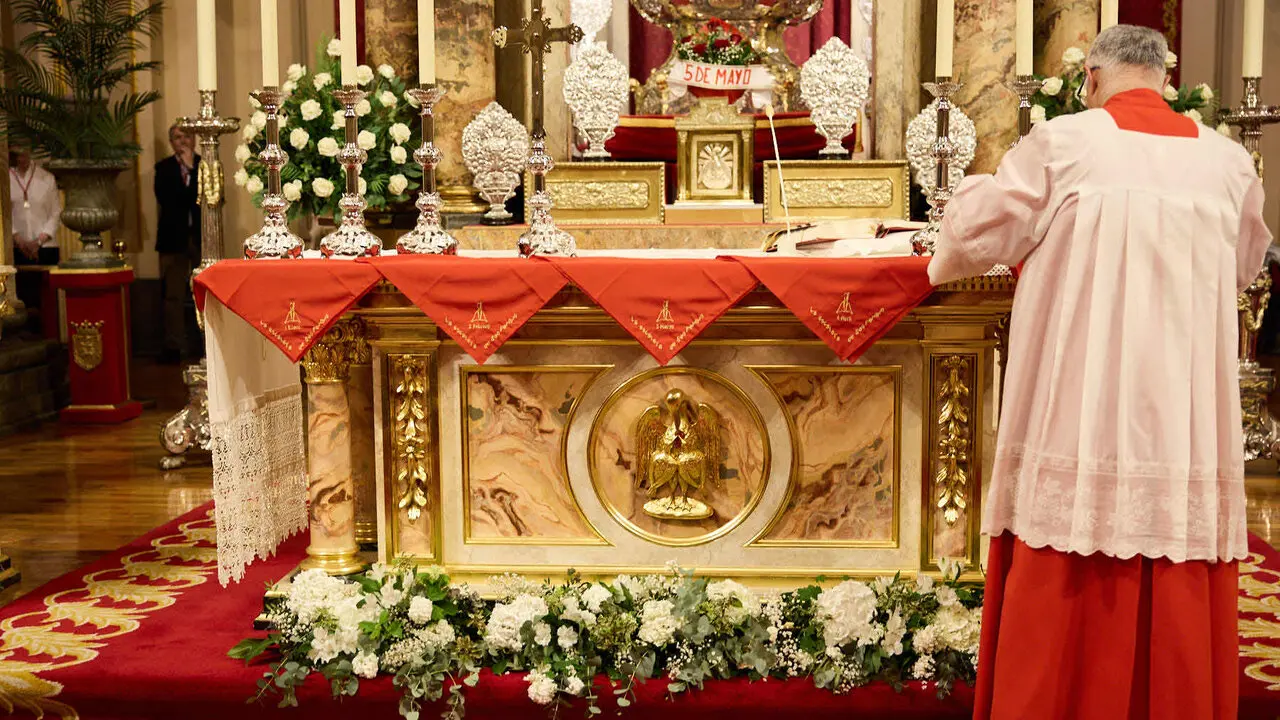 Misa del 5 de mayo en la Capilla de San Ferm&iacute;n de la iglesia de San Lorenzo con motivo del quinto pelda&ntilde;o de la escalera sanferminera de 2026. I&Ntilde;IGO ALZUGARAY