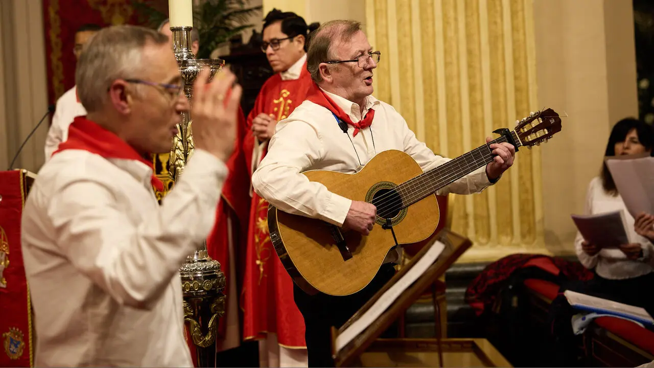 Misa del 5 de mayo en la Capilla de San Ferm&iacute;n de la iglesia de San Lorenzo con motivo del quinto pelda&ntilde;o de la escalera sanferminera de 2026. I&Ntilde;IGO ALZUGARAY