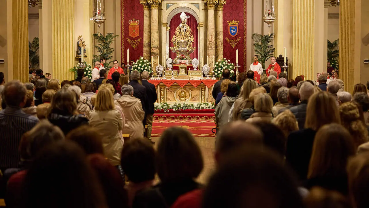 Misa del 5 de mayo en la Capilla de San Ferm&iacute;n de la iglesia de San Lorenzo con motivo del quinto pelda&ntilde;o de la escalera sanferminera de 2026. I&Ntilde;IGO ALZUGARAY