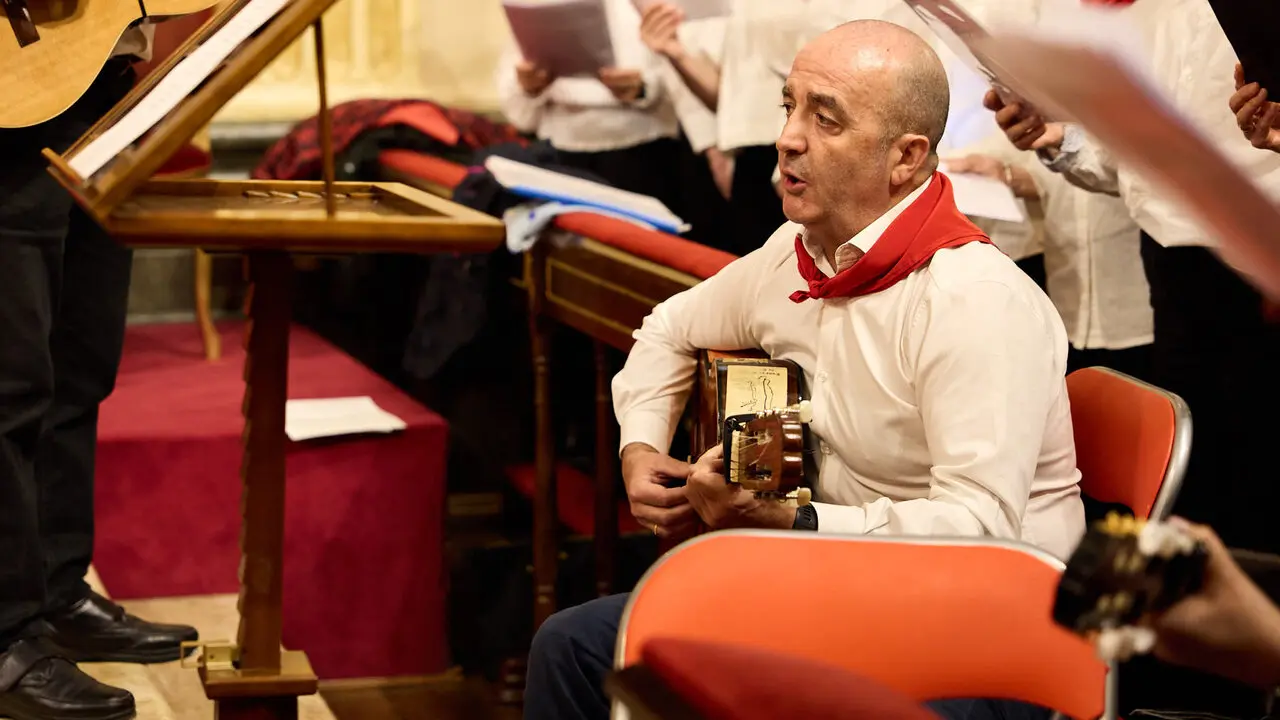 Misa del 5 de mayo en la Capilla de San Ferm&iacute;n de la iglesia de San Lorenzo con motivo del quinto pelda&ntilde;o de la escalera sanferminera de 2026. I&Ntilde;IGO ALZUGARAY
