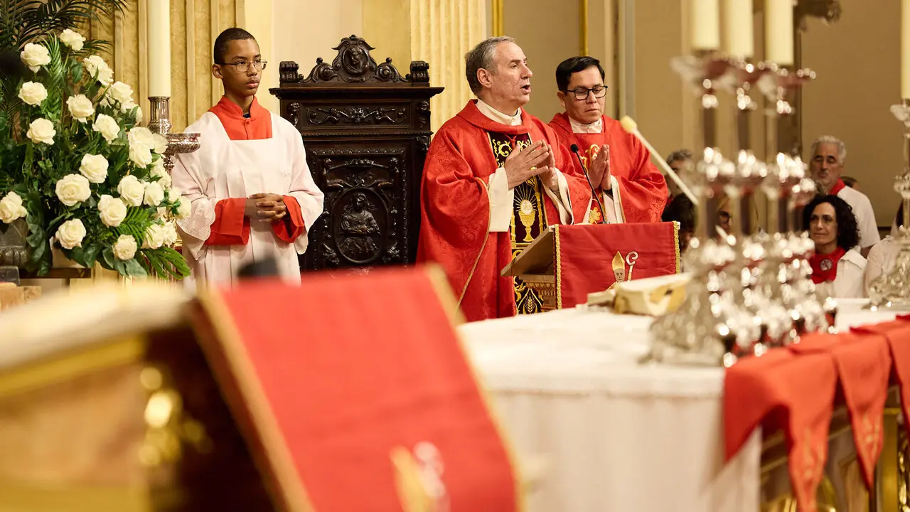 Misa del 5 de mayo en la Capilla de San Ferm&iacute;n de la iglesia de San Lorenzo con motivo del quinto pelda&ntilde;o de la escalera sanferminera de 2026. I&Ntilde;IGO ALZUGARAY