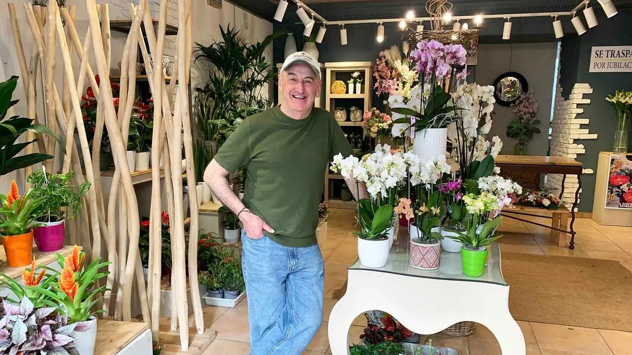 Juancho Salinas en su florister&iacute;a Ilaga de Tafalla. Navarra.com