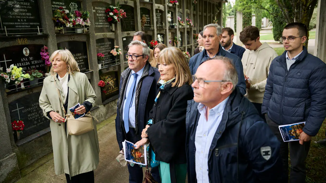 El Ayuntamiento recuerda al concejal de UPN Tom&aacute;s Caballero, asesinado en 1998 por la banda terrorista ETA cuando acud&iacute;a a su trabajo en el Consistorio. PABLO LASAOSA