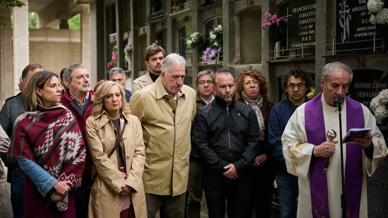 El Ayuntamiento recuerda al concejal de UPN Tom&aacute;s Caballero, asesinado en 1998 por la banda terrorista ETA cuando acud&iacute;a a su trabajo en el Consistorio. PABLO LASAOSA