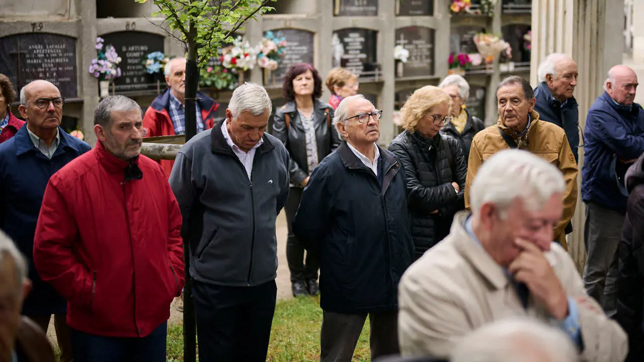 El Ayuntamiento recuerda al concejal de UPN Tom&aacute;s Caballero, asesinado en 1998 por la banda terrorista ETA cuando acud&iacute;a a su trabajo en el Consistorio. PABLO LASAOSA