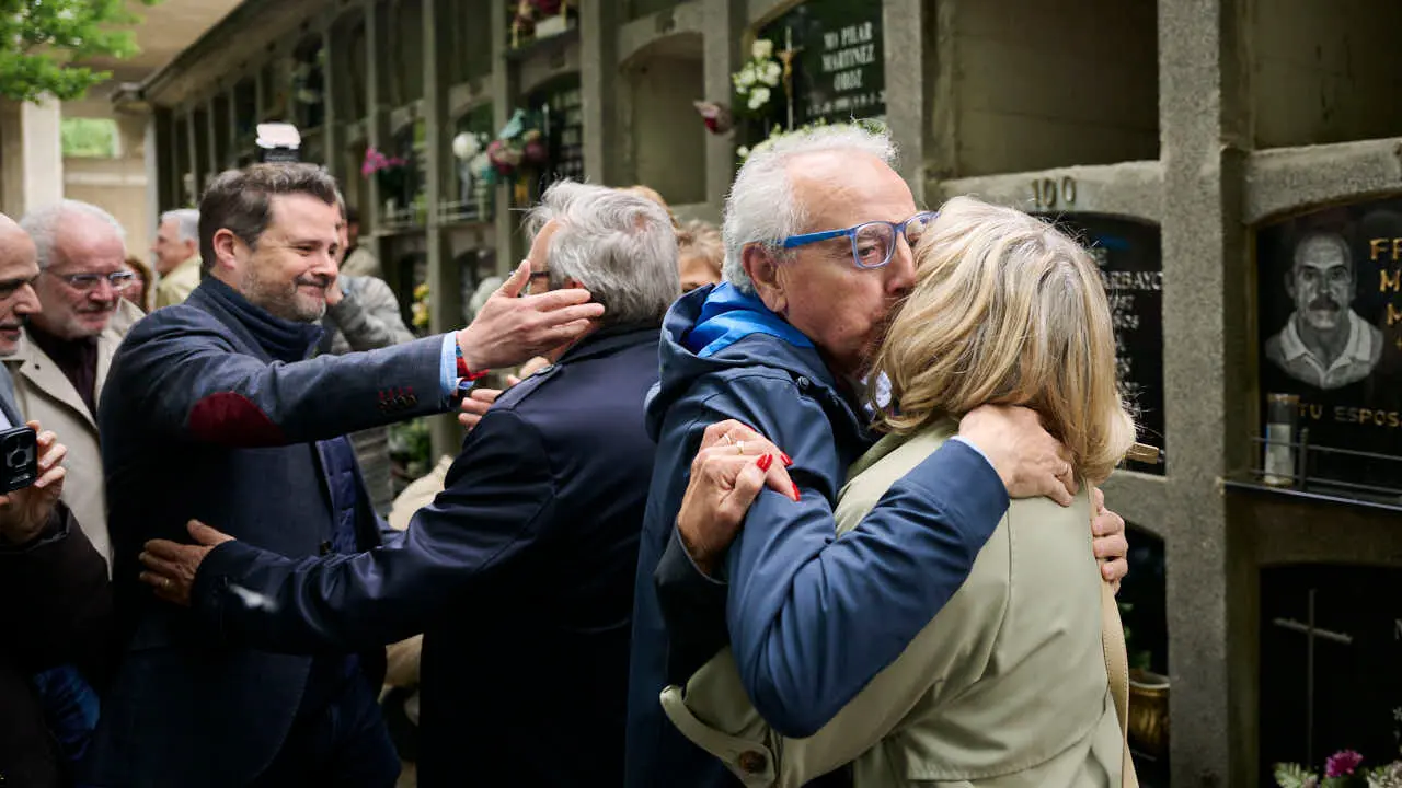 El Ayuntamiento recuerda al concejal de UPN Tom&aacute;s Caballero, asesinado en 1998 por la banda terrorista ETA cuando acud&iacute;a a su trabajo en el Consistorio. PABLO LASAOSA