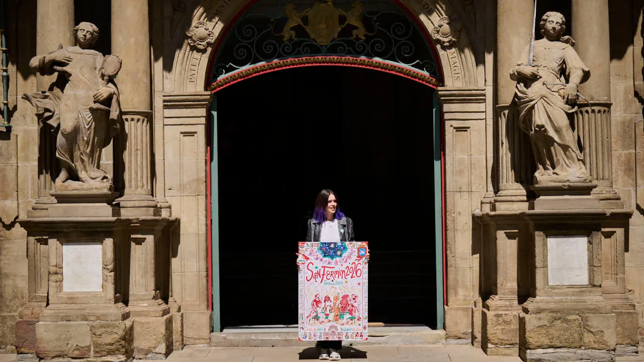 Marta Garatea, autora del cartel de las fiestas de San Ferm&iacute;n 2026. PABLO LASAOSA