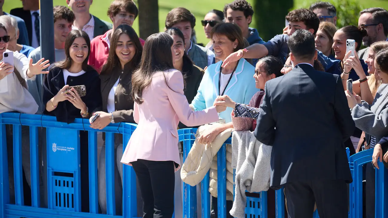 La Reina Letizia visita Pamplona para presidir el acto de conmemoraci&oacute;n del D&iacute;a Mundial de la Cruz Roja y de la Media Luna Roja, en el Museo Universidad de Navarra. I&Ntilde;IGO ALZUGARAY