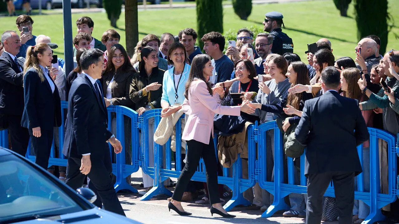 La Reina Letizia visita Pamplona para presidir el acto de conmemoraci&oacute;n del D&iacute;a Mundial de la Cruz Roja y de la Media Luna Roja, en el Museo Universidad de Navarra. I&Ntilde;IGO ALZUGARAY